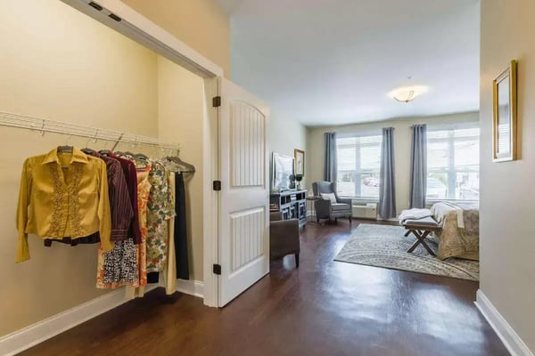 AL_Cedar_Suite_1B_436_Sq._Ft._Closet